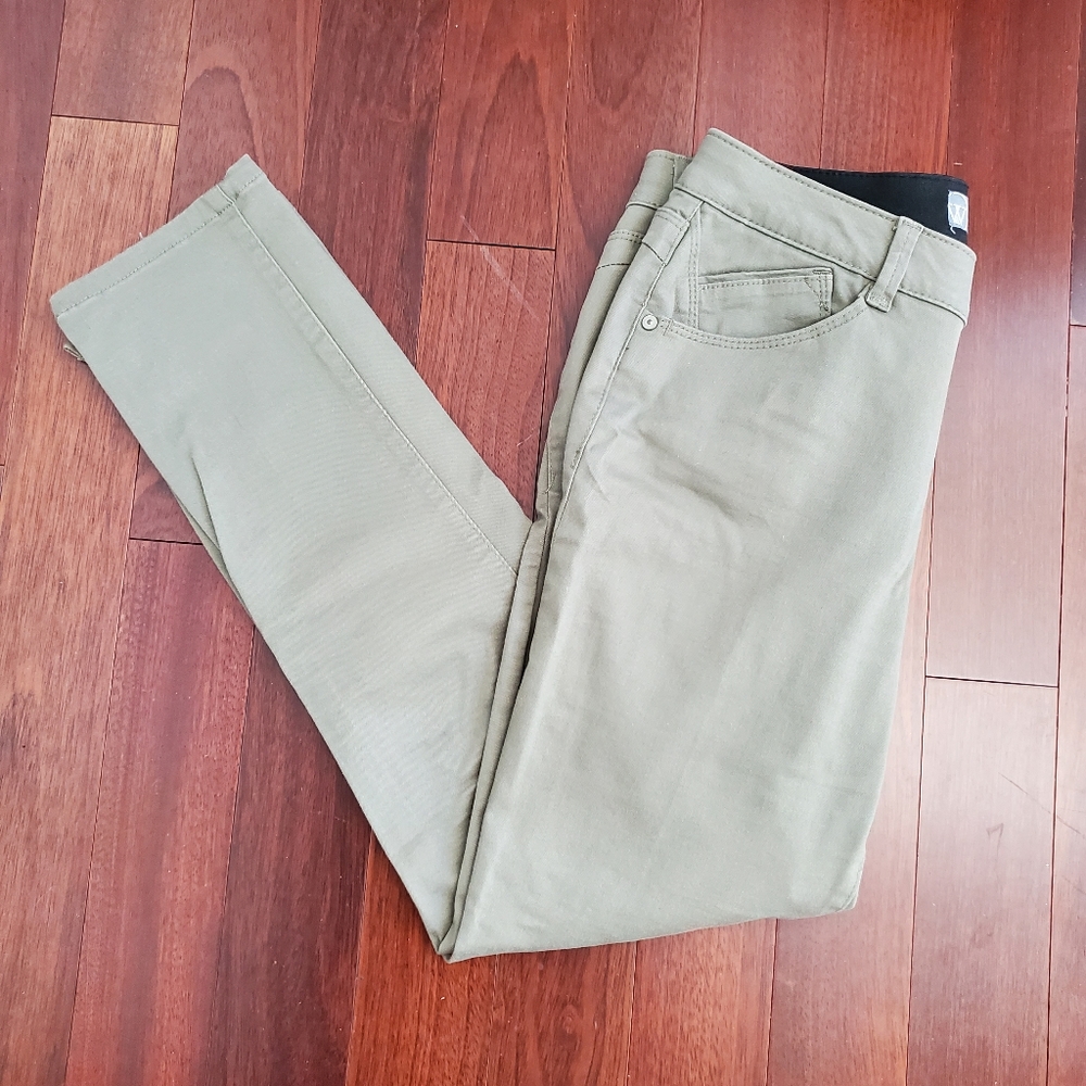 Wit & Wisdom green crop pants